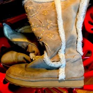 Roxy fur lined leather winter boots.